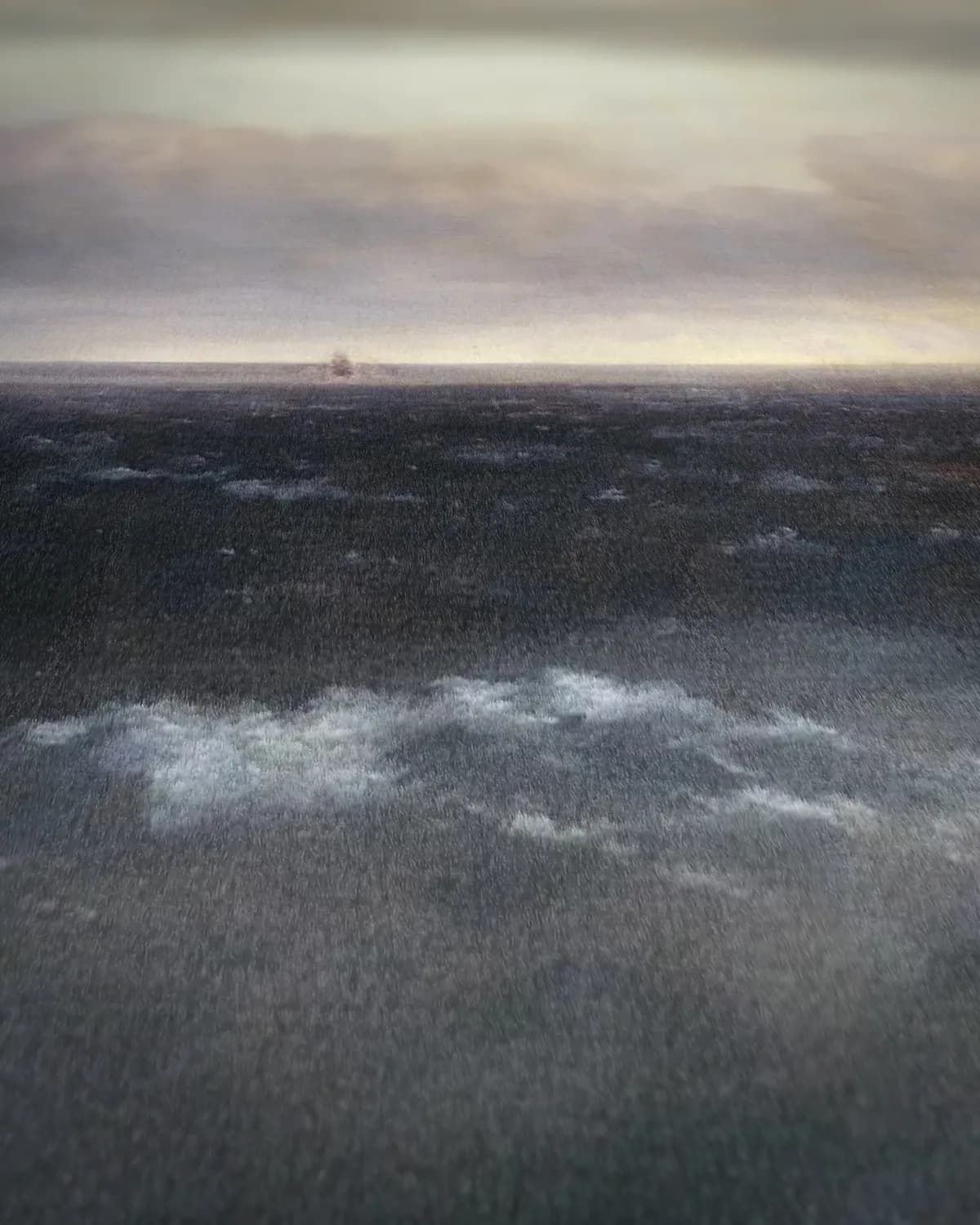 De Zwarte Zee, een opkomende storm op geweven fluweel, uitsnede 1 van 3
