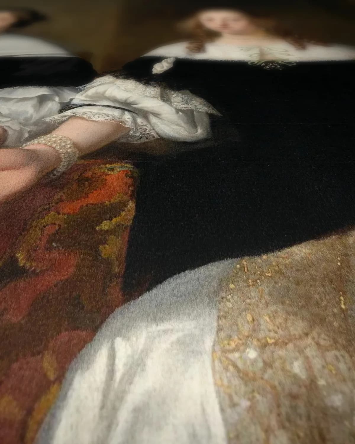 Drie regentessen van het Leprozenhuis te Amsterdam, 1668 op geweven fluweel, uitsnede 1 van 3
