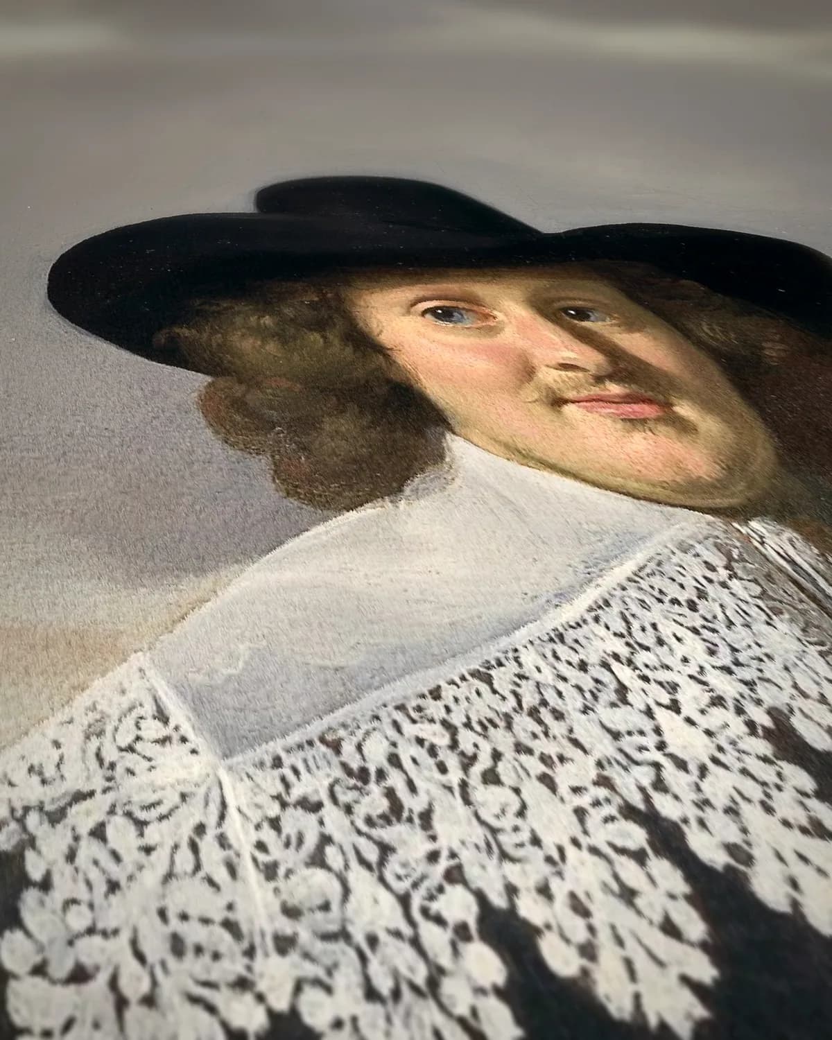 Dubbelportret van Frederick van Velthuysen en zijn vrouw Josina op geweven fluweel, uitsnede 2 van 3