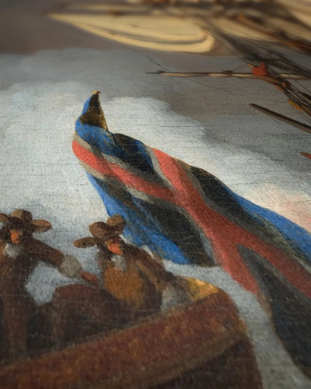 Een Engels oorlogsschip lost een saluutschot op geweven fluweel, uitsnede 2 van 3