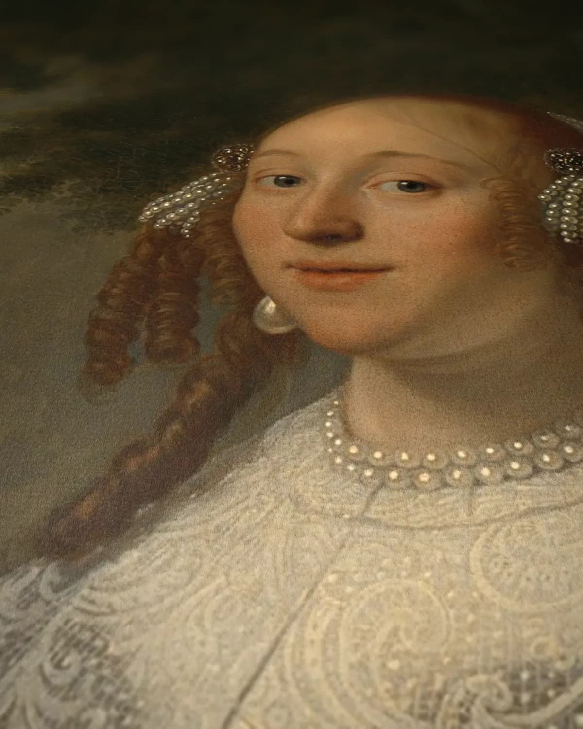 Geertruida den Dubbelde, echtgenote van Aert van Nes op geweven fluweel, uitsnede 3 van 3