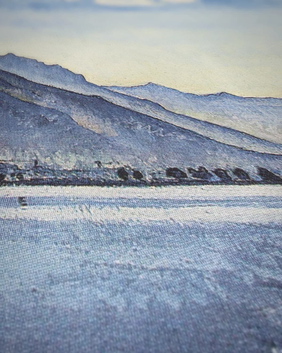 Het meer van Thun met symmetrische spiegeling (1905) op geweven fluweel, uitsnede 2 van 3