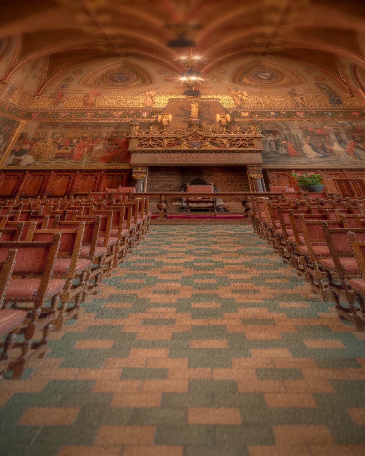 Historische zaal met rijke decoraties op geweven fluweel, uitsnede 3 van 3