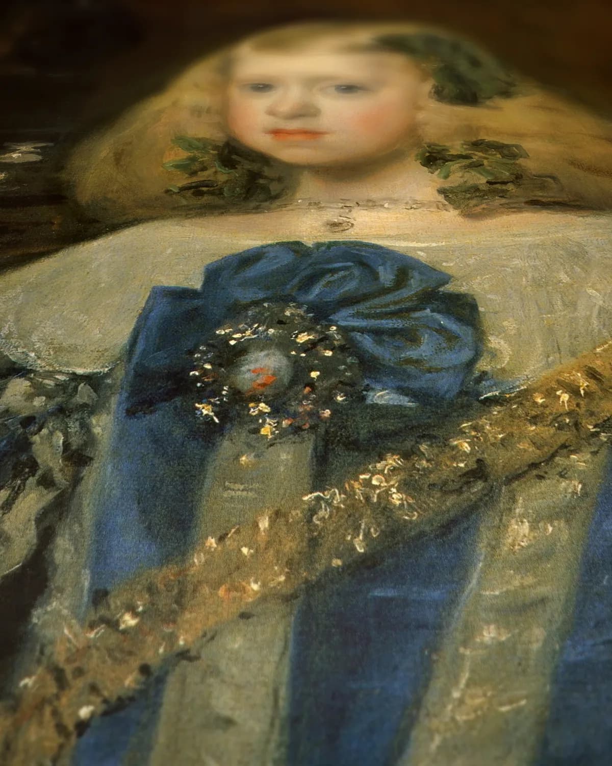 Infanta Margarita Teresa in het Blauw op geweven fluweel, uitsnede 3 van 3
