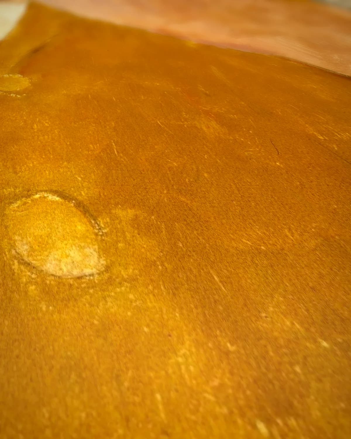 Jongen in korte broek op geweven fluweel, uitsnede 2 van 3