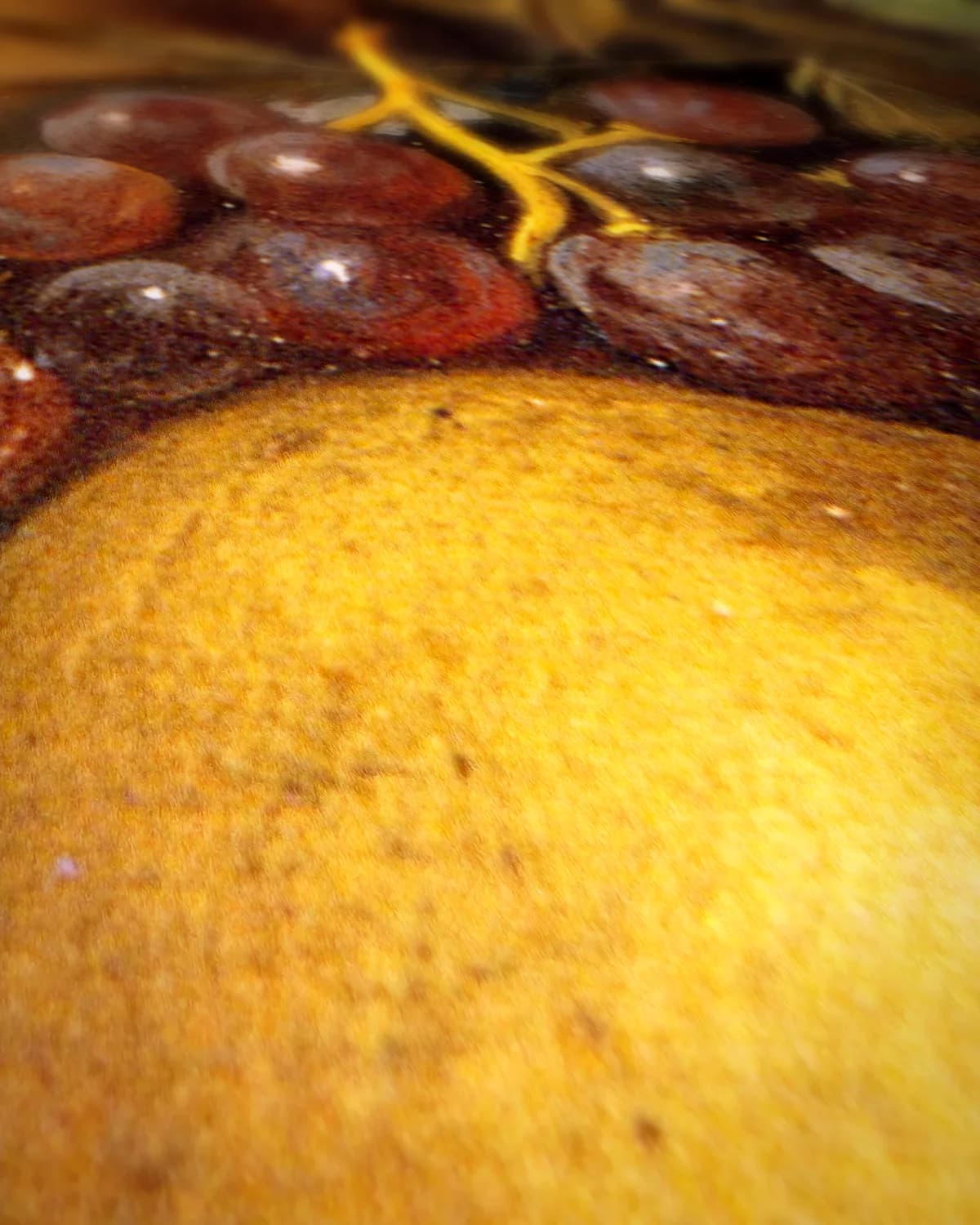 Jongen met een fruitmand op geweven fluweel, uitsnede 2 van 3