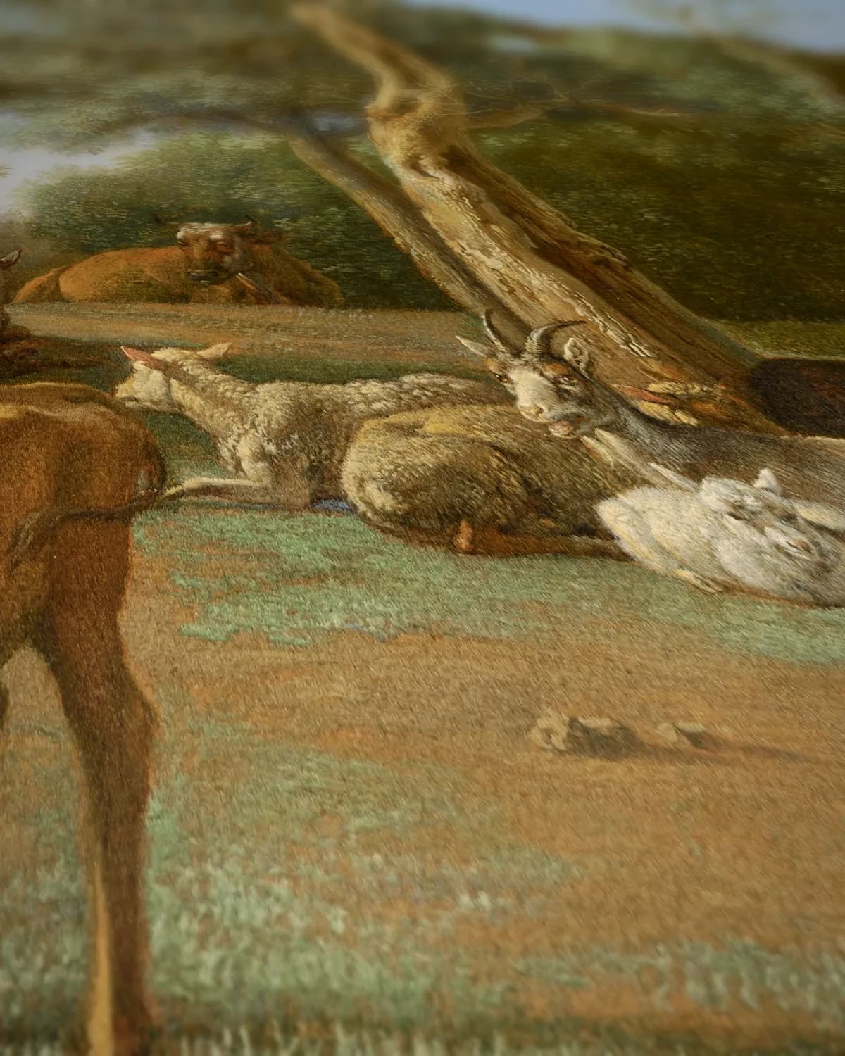 Koe weerspiegeld in het water op geweven fluweel, uitsnede 2 van 3