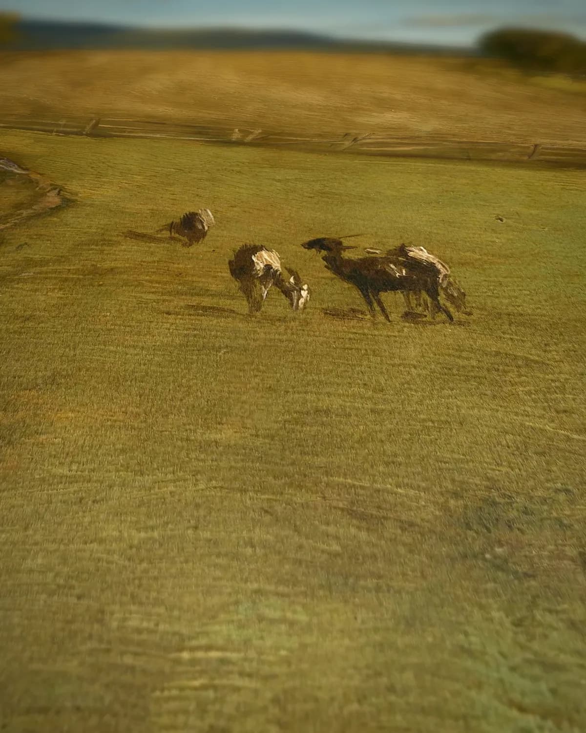 Landweg met schapen in de heuvels op geweven fluweel, uitsnede 1 van 3