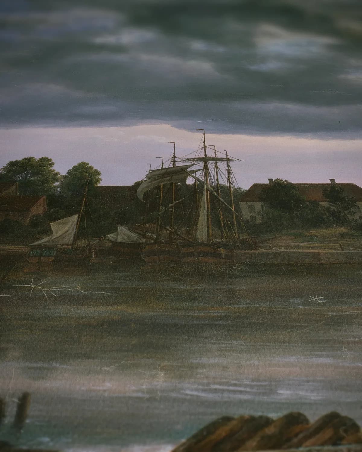 Larvik in maanlicht op geweven fluweel, uitsnede 3 van 3