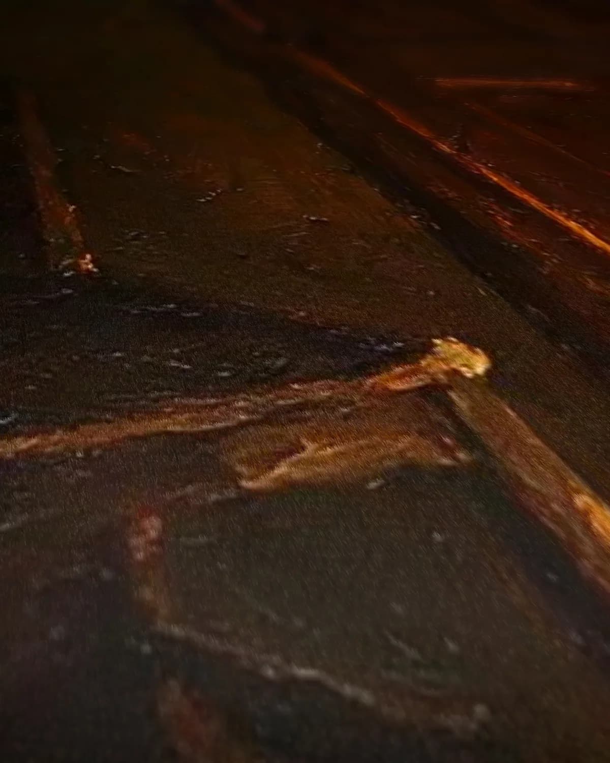 Licht onder een deur op geweven fluweel, uitsnede 2 van 3