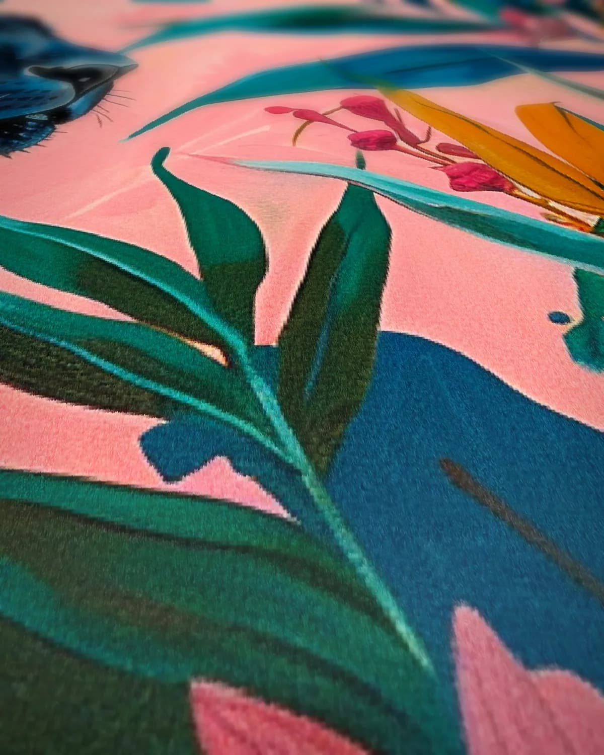 Luipaard in Jungle Bloemen op geweven fluweel, uitsnede 1 van 3
