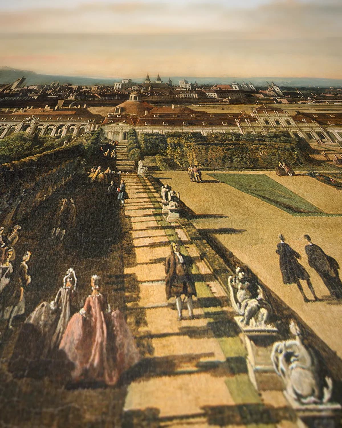 Panoramisch stadsgezicht met paleistuin op geweven fluweel, uitsnede 1 van 3