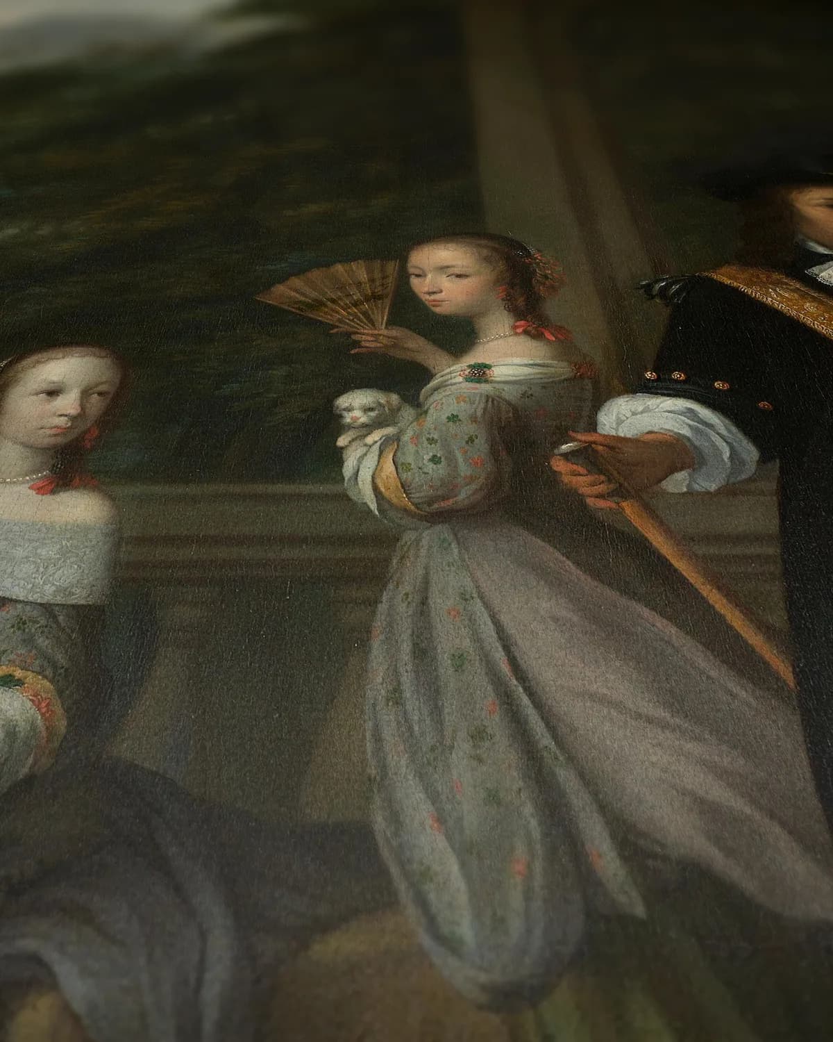 Pieter Cnoll, Cornelia van Nijenrode, hun dochters en twee tot slaaf gemaakte bedienden op geweven fluweel, uitsnede 3 van 3