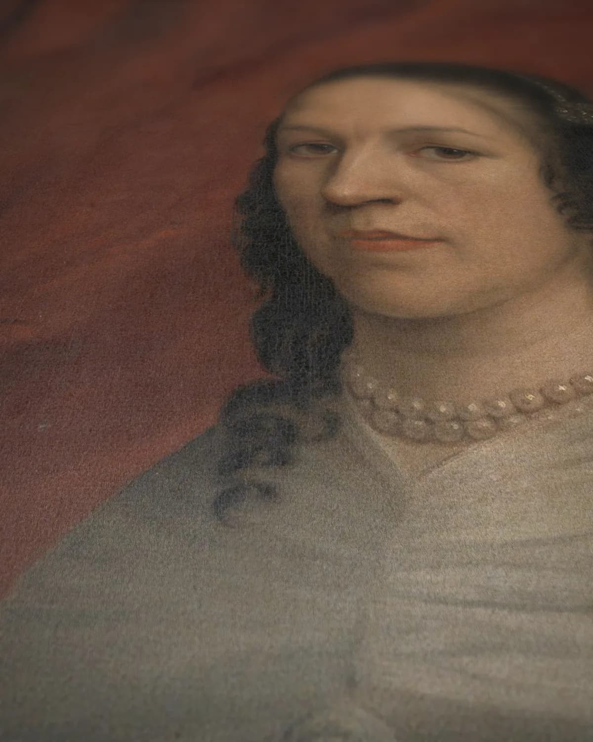 Portret van een vrouw, vermoedelijk Anna van Bourgondië, stichtster van Slot Windenburg op Dryschor (Schouwen), en echtgenote van Adolf van Kleef op geweven fluweel, uitsnede 3 van 3