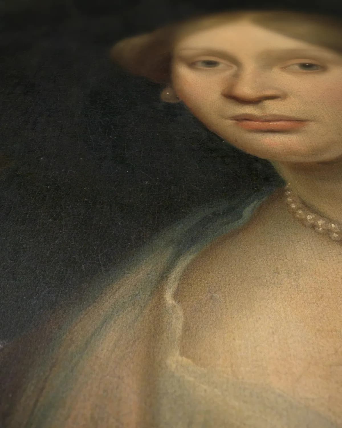 Portret van Petronella van der Burcht (1657-1682) op geweven fluweel, uitsnede 3 van 3