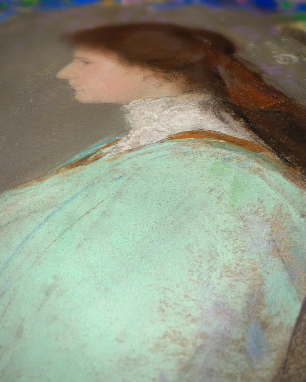 Portret van Violette Heymann (1910) op geweven fluweel, uitsnede 3 van 3