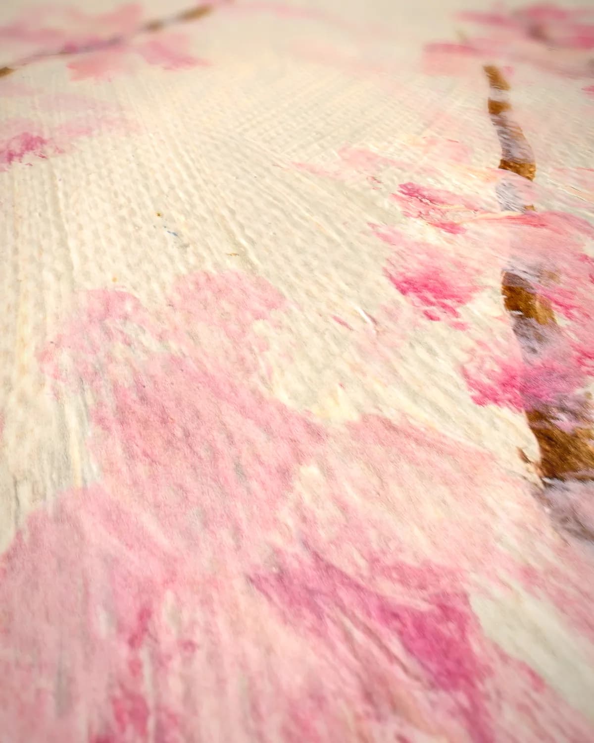 Roze madelief op geweven fluweel, uitsnede 2 van 3
