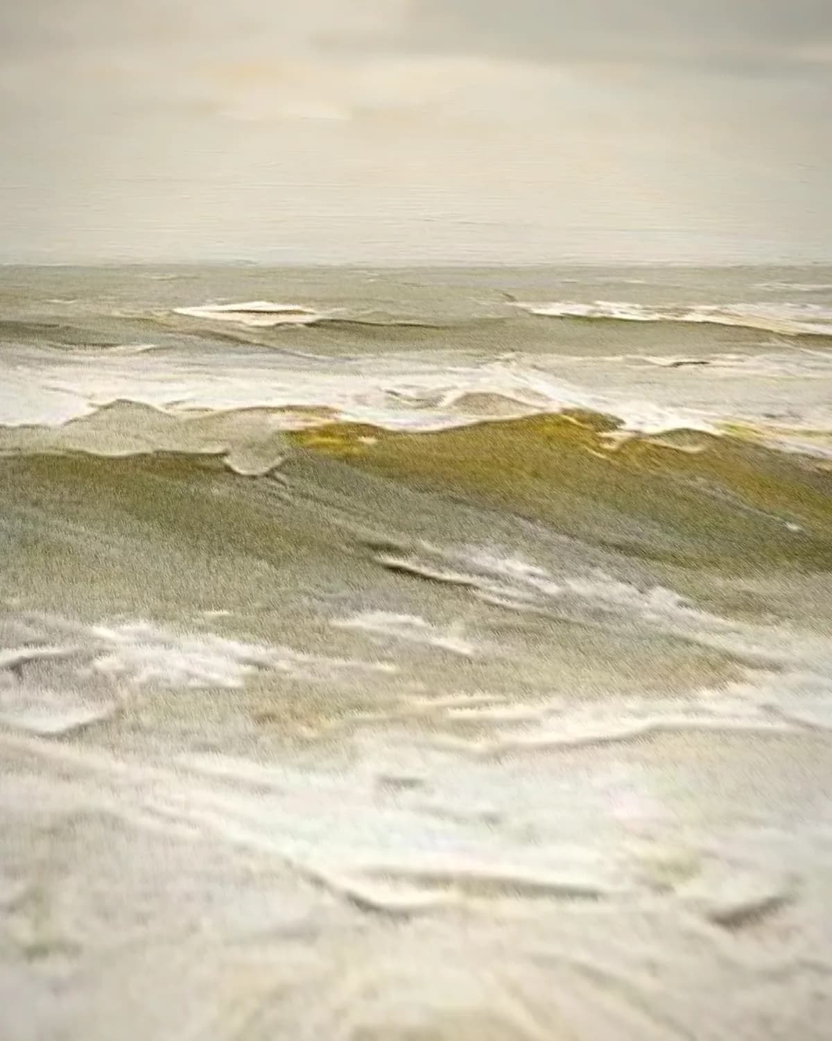 Schuim op nat zand op geweven fluweel, uitsnede 2 van 3