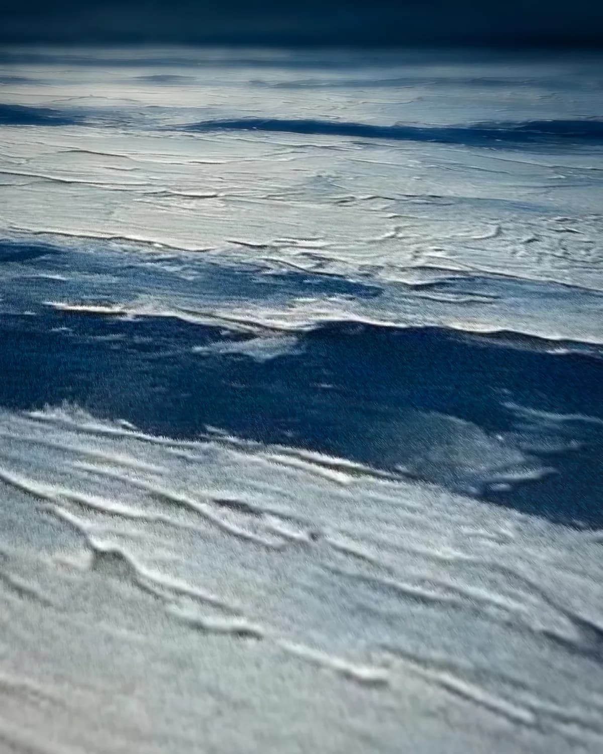 Sneeuwveld bij maanlicht op geweven fluweel, uitsnede 2 van 3