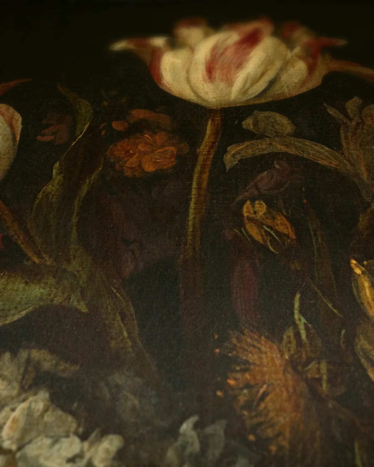 Stilleven met bloemen op geweven fluweel, uitsnede 3 van 3