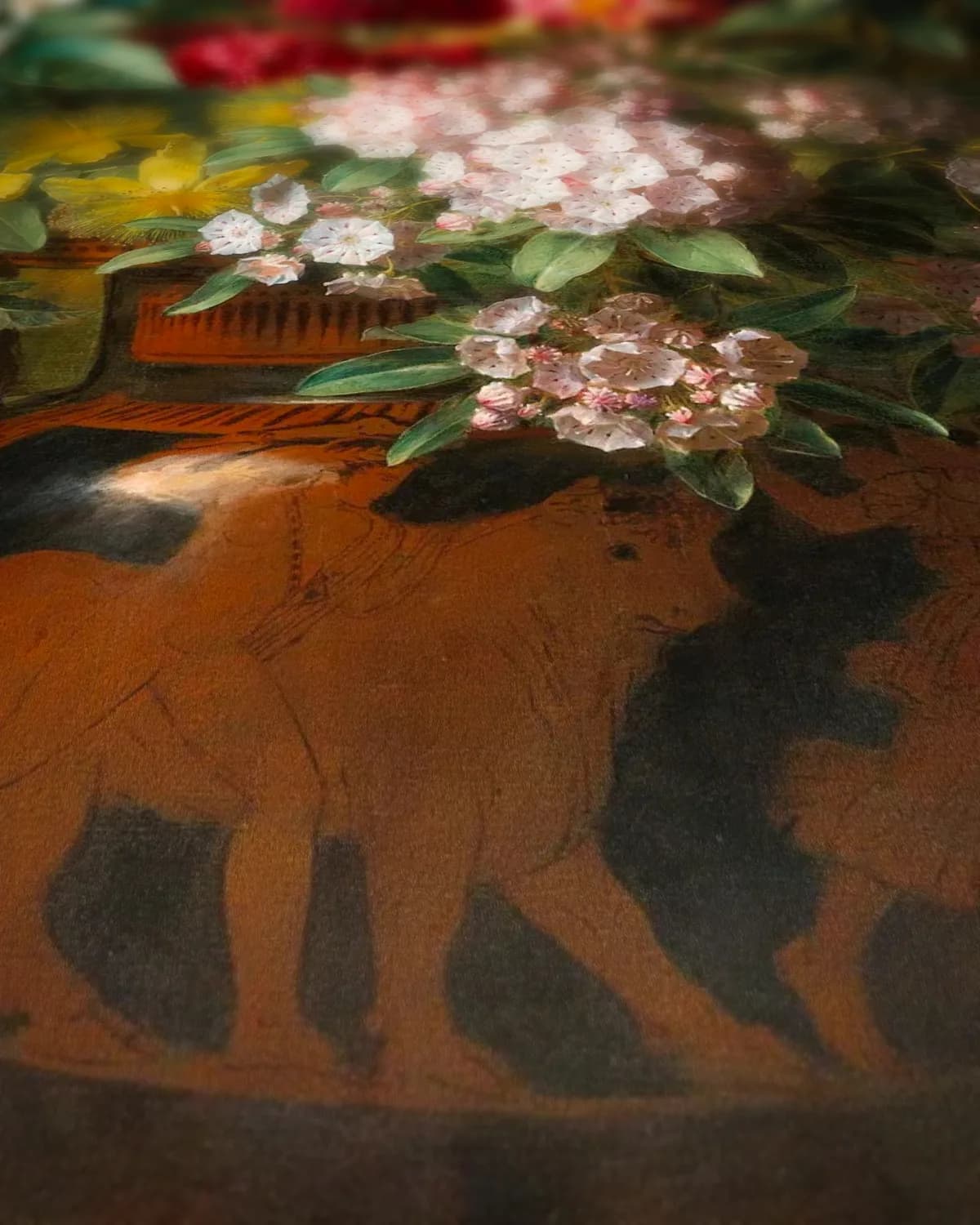Stilleven met bloemen in een Griekse vaas: allegorie op de lente op geweven fluweel, uitsnede 3 van 3