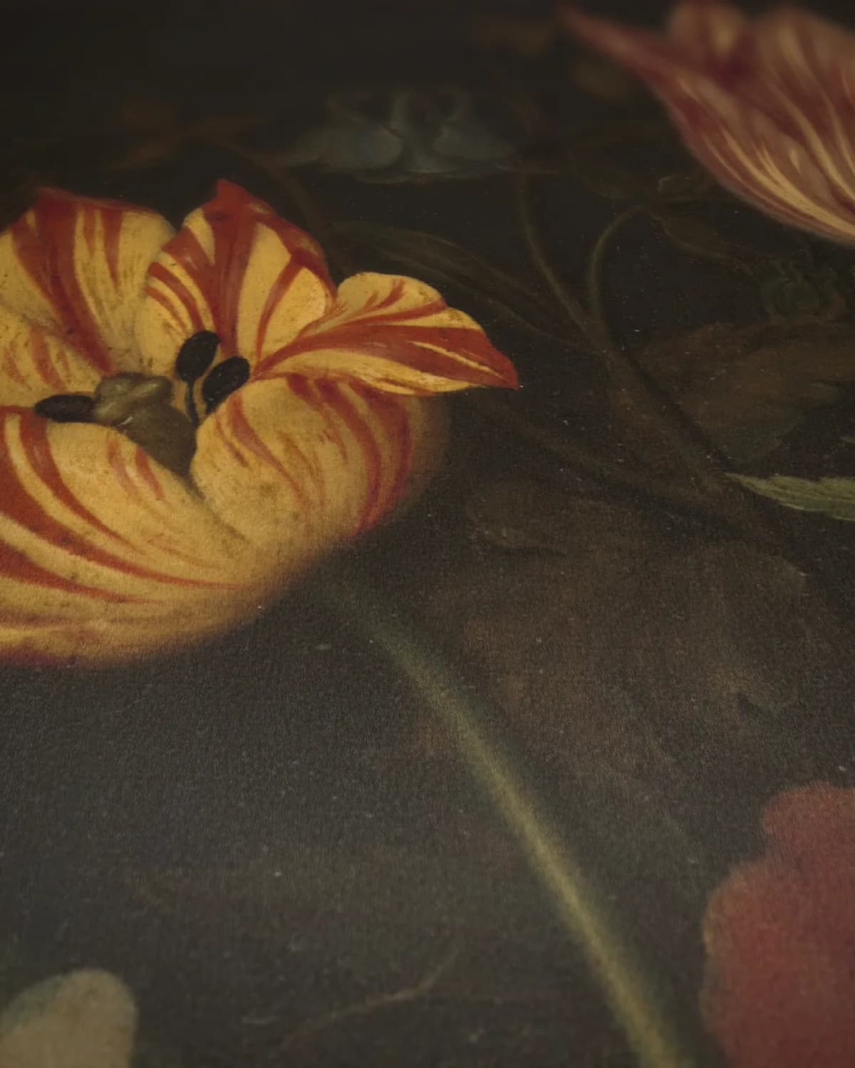 Stilleven met bloemen in een Griekse vaas: allegorie op de Lente op geweven fluweel, uitsnede 3 van 3