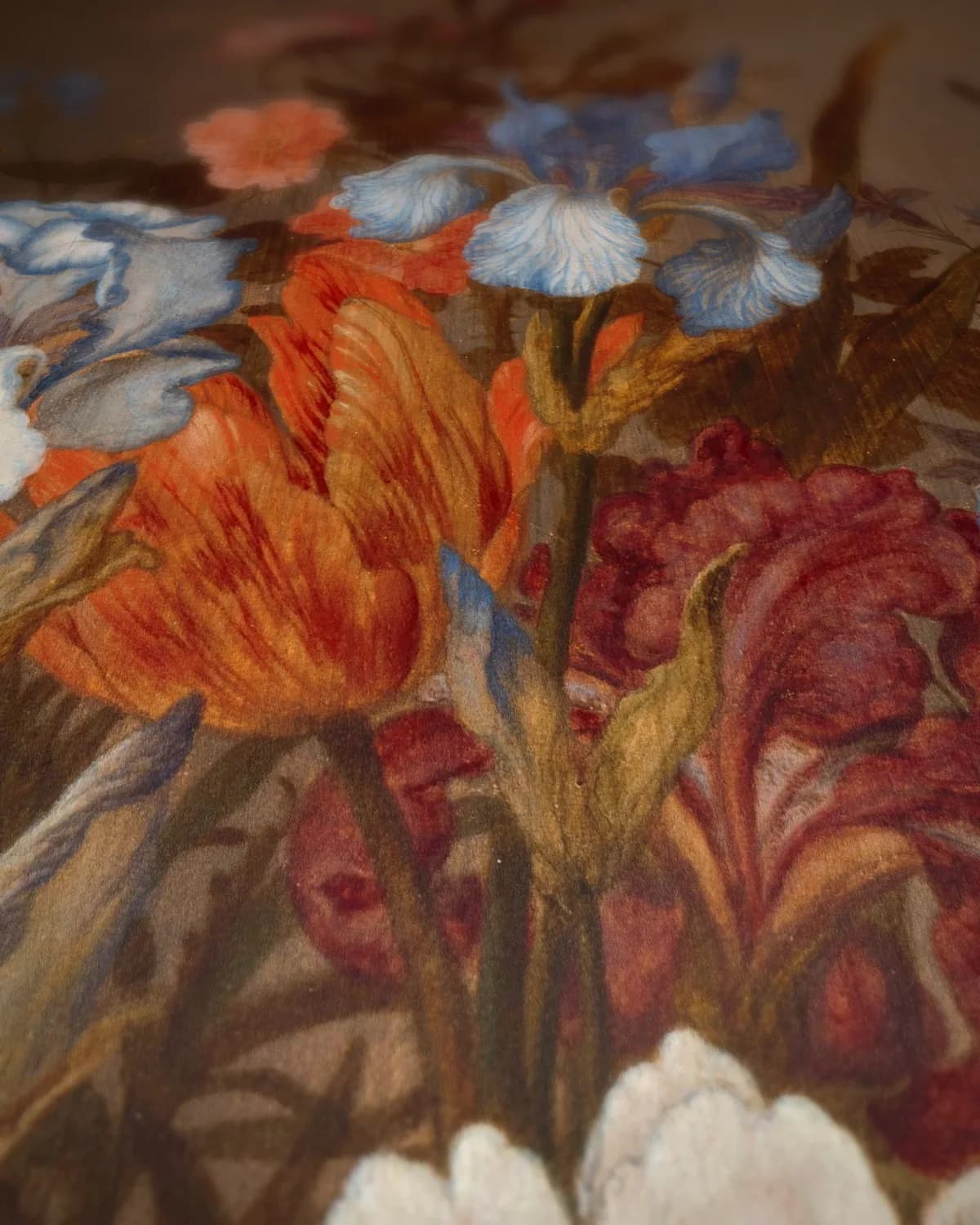 Stilleven met bloemen op geweven fluweel, uitsnede 3 van 3