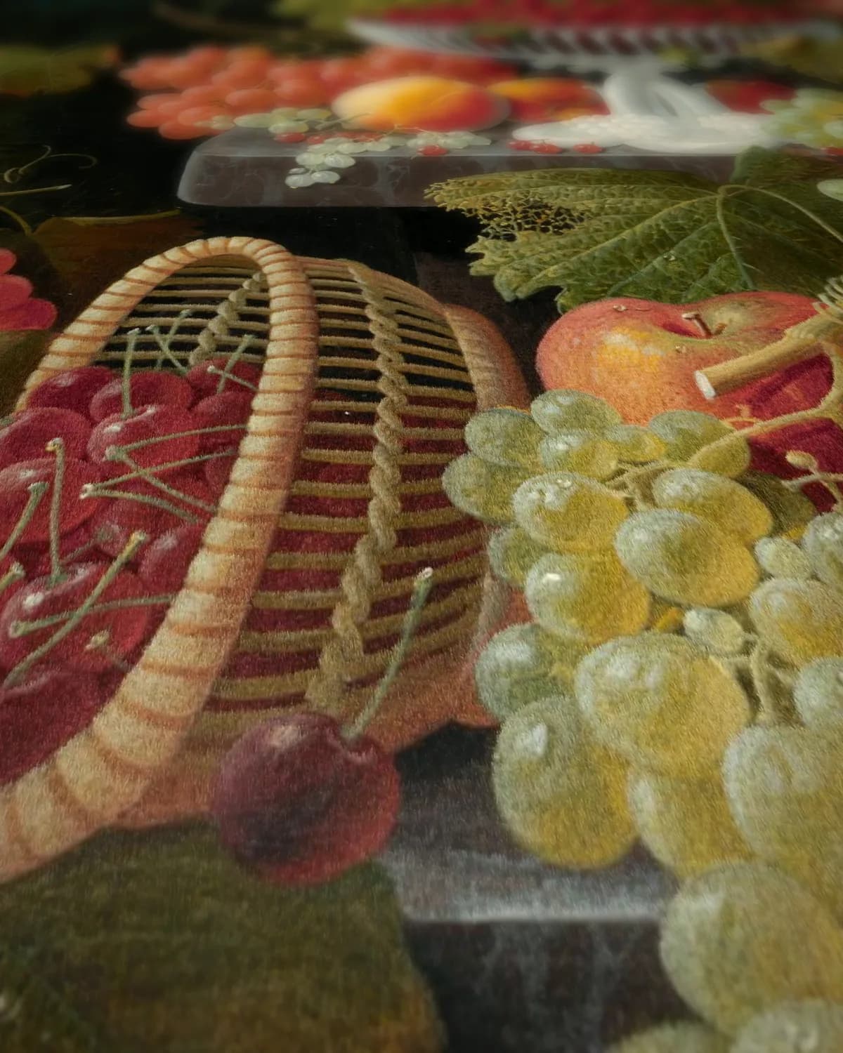 Stilleven met fruit en avondrood op geweven fluweel, uitsnede 1 van 3