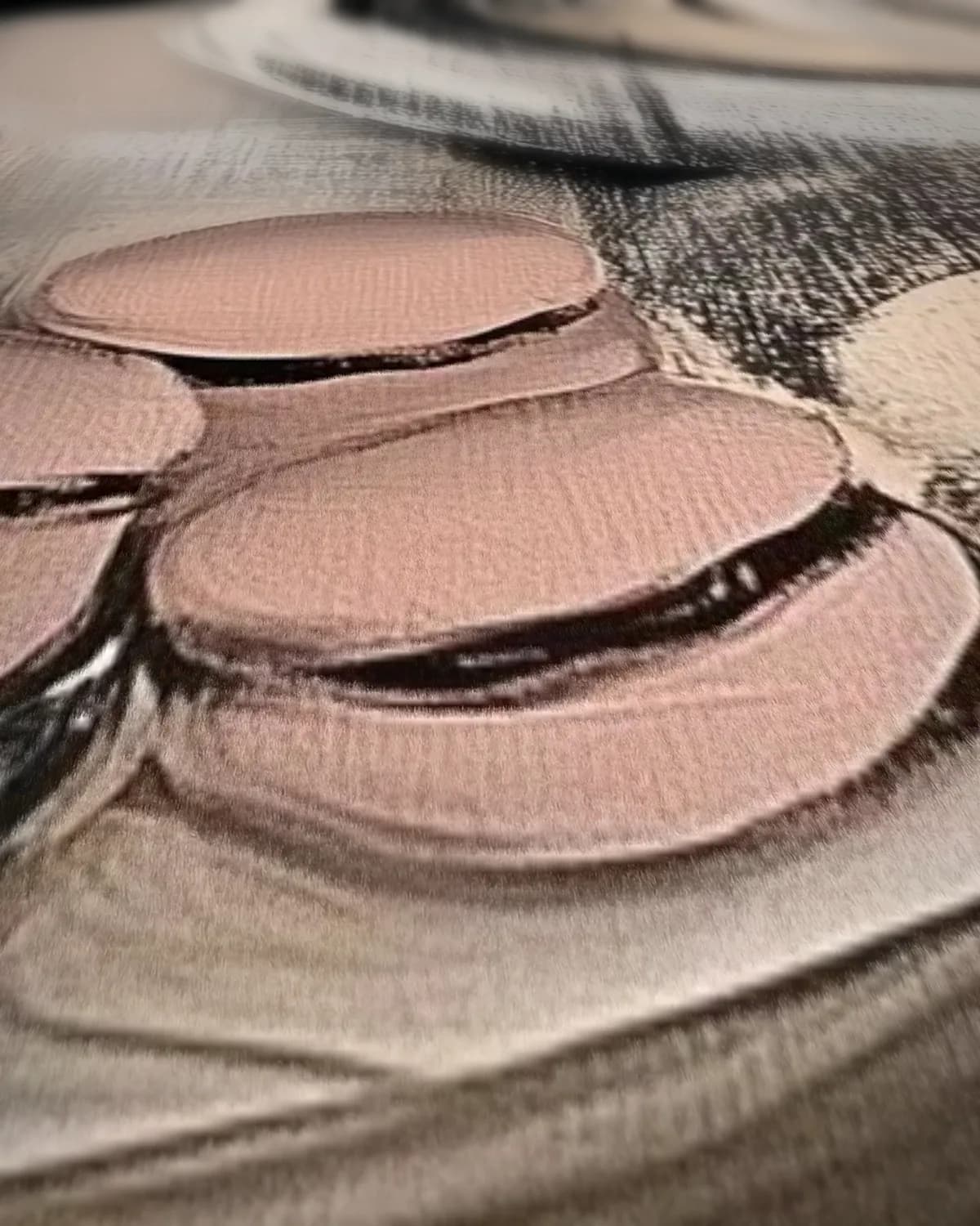 Thee met macarons op geweven fluweel, uitsnede 1 van 3