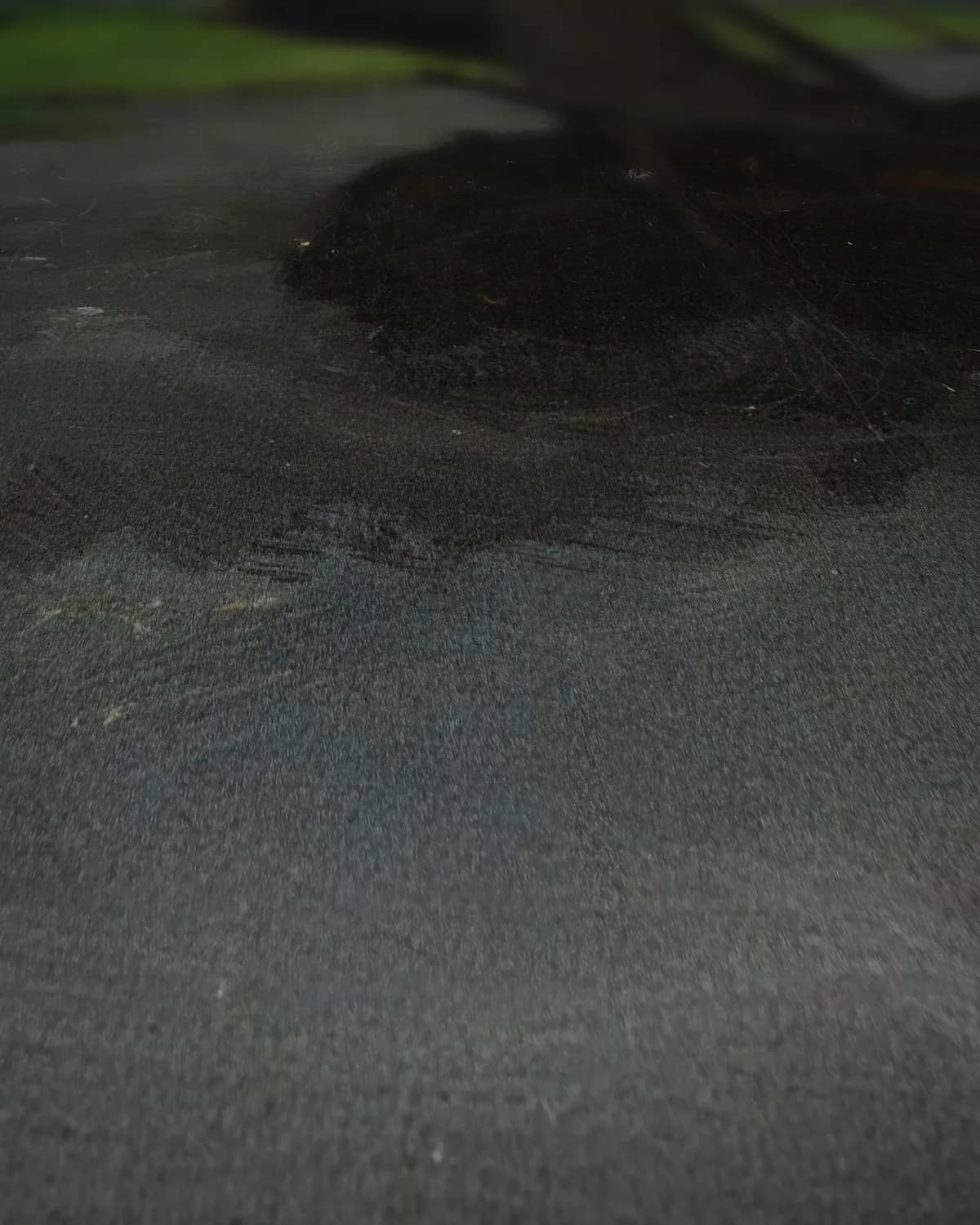 Vaart met zeilende scheepjes op geweven fluweel, uitsnede 1 van 3