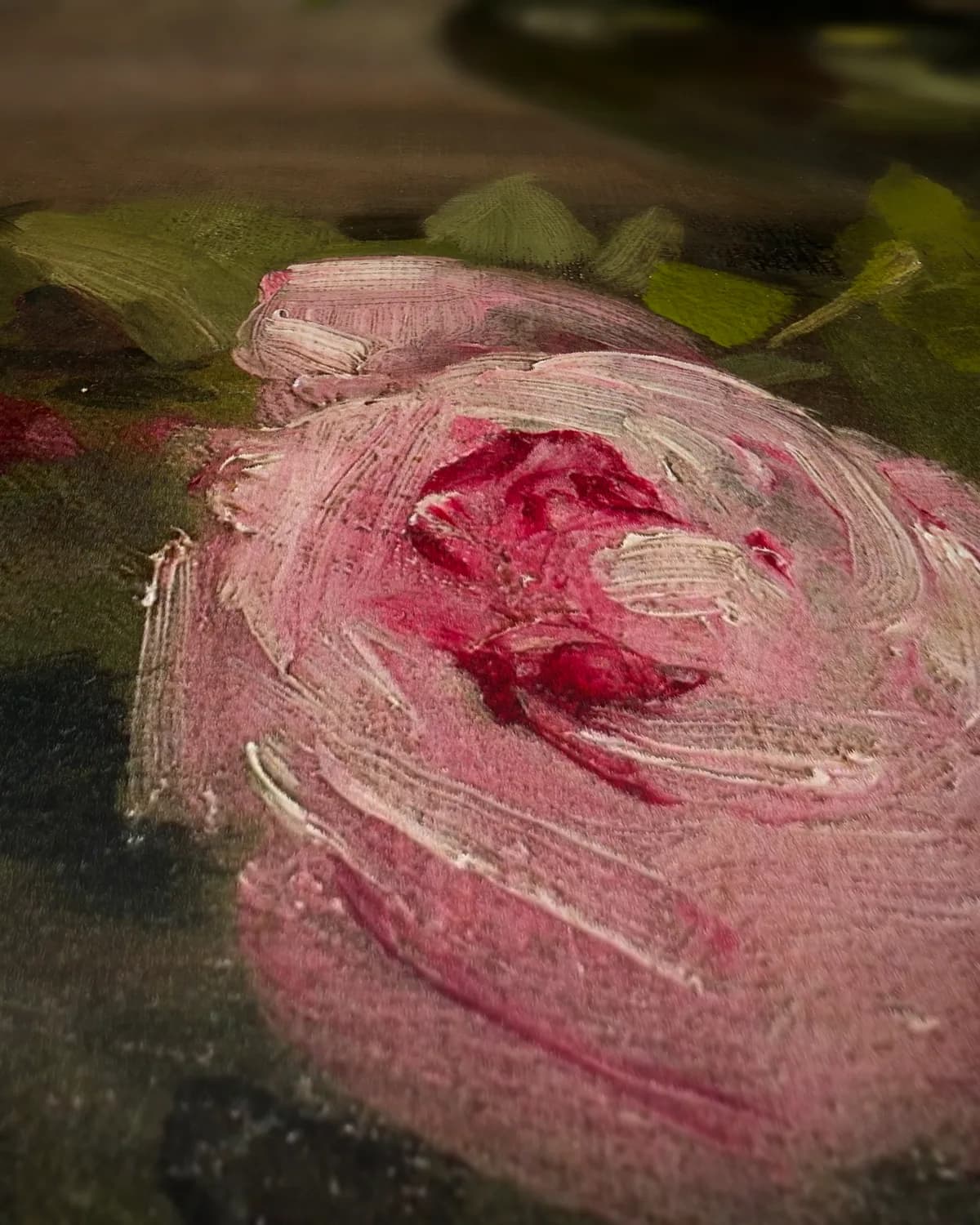 Vaas met rozen op geweven fluweel, uitsnede 1 van 3