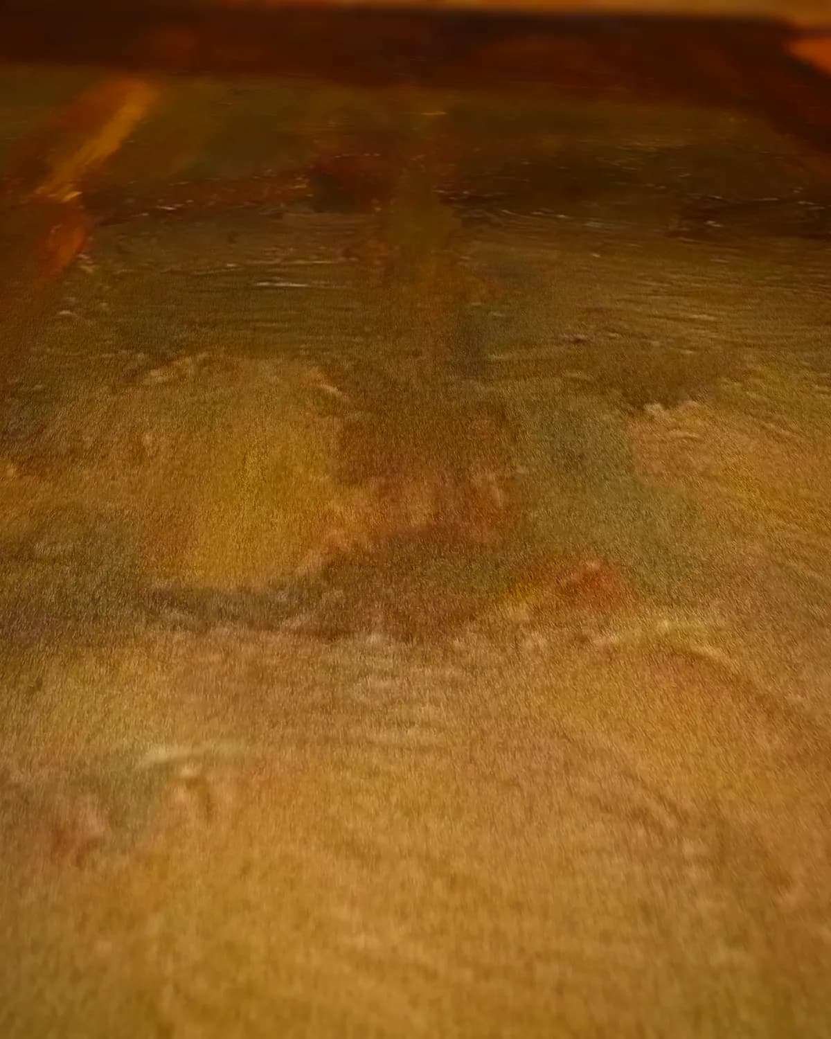 Vaas tegen het licht op geweven fluweel, uitsnede 1 van 3