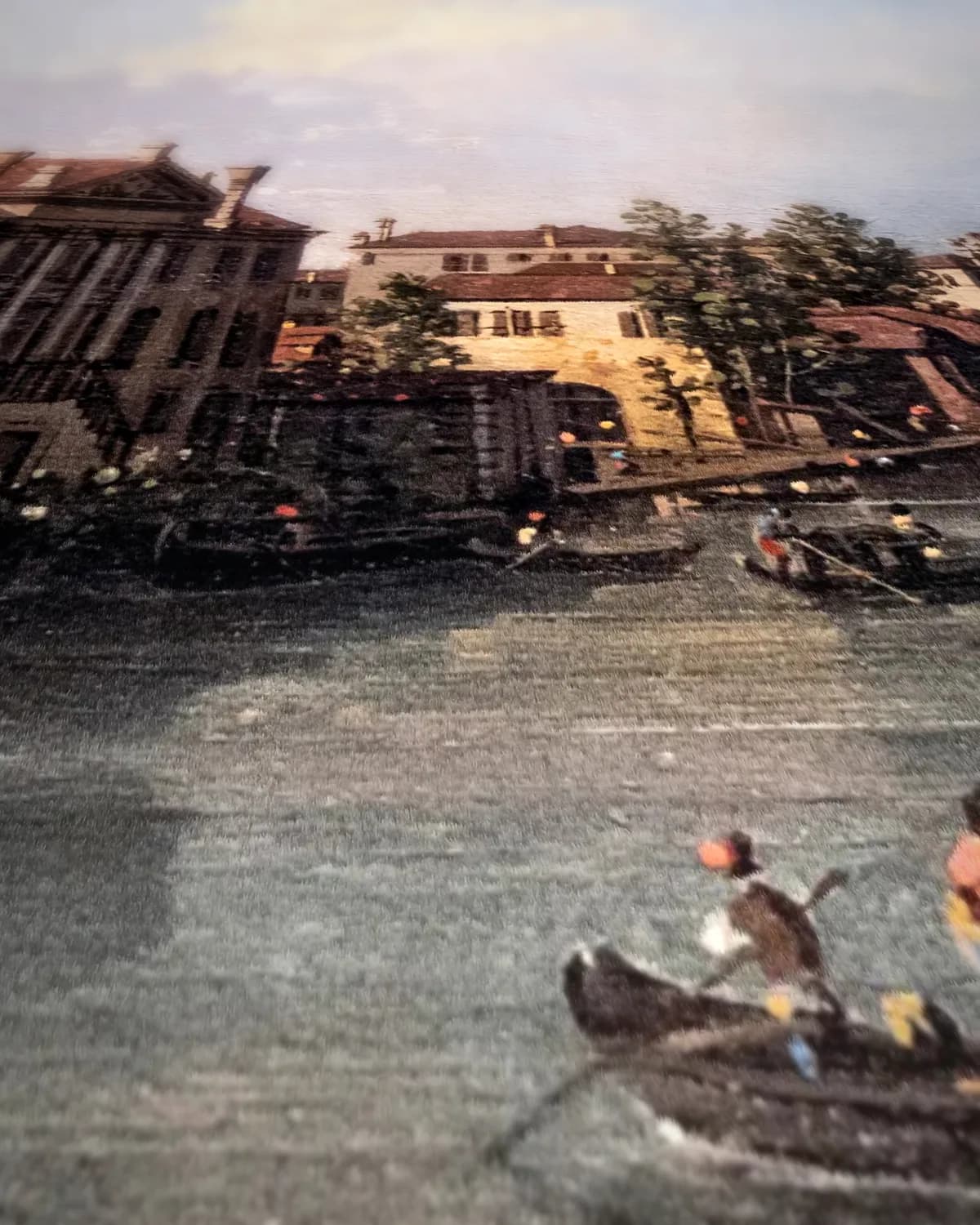 Venetiaanse gracht met levendig tafereel op geweven fluweel, uitsnede 1 van 3