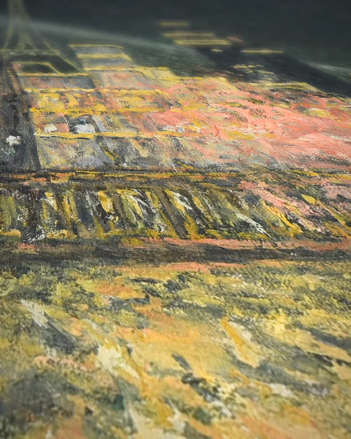 Verlichte stad aan de rivier op geweven fluweel, uitsnede 2 van 3