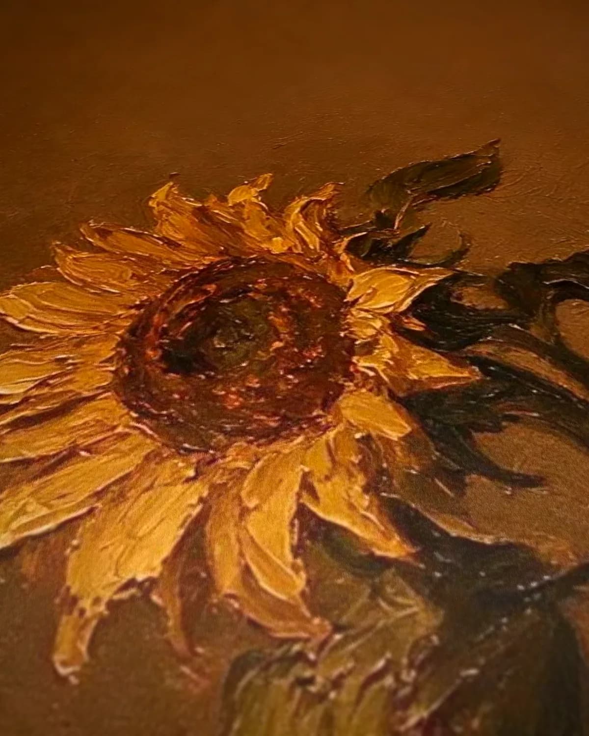 Zonnebloemen in een kruik op geweven fluweel, uitsnede 3 van 3